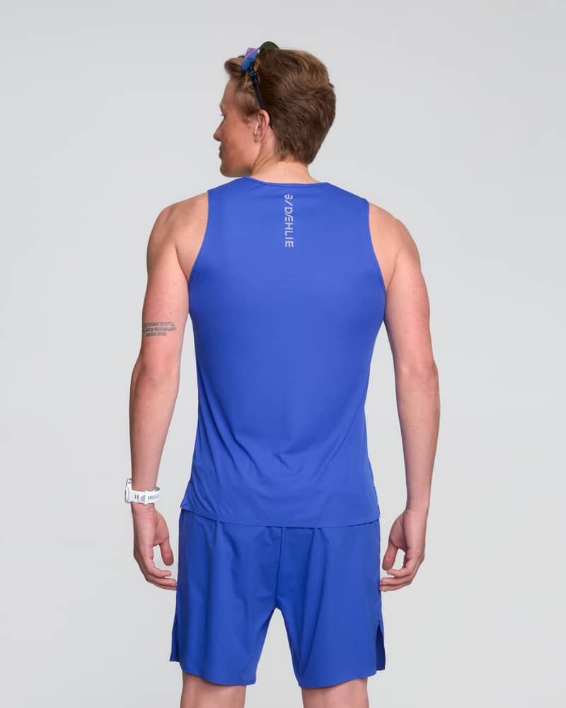 Back view of a man in the royal blue Dæhlie Singlet Run 365, with mesh panels placed for optimal airflow.