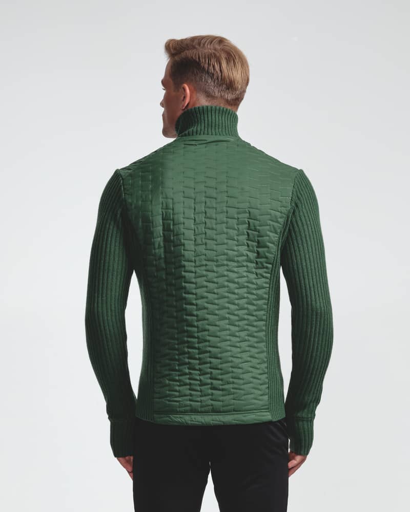 Back view of a man wearing the green Full Zip Comfy jacket, ideal for cross-country skiing and leisure time.