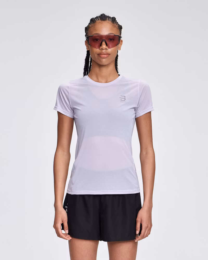 A woman running in the light purple Dæhlie T-Shirt Air, which offers lightweight breathability for high-intensity workouts.