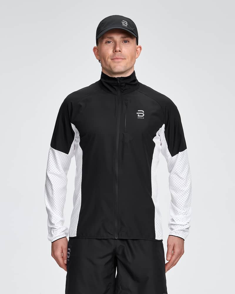 Man wearing the Dæhlie Jacket Air in black and white, designed for performance and high-intensity runs.