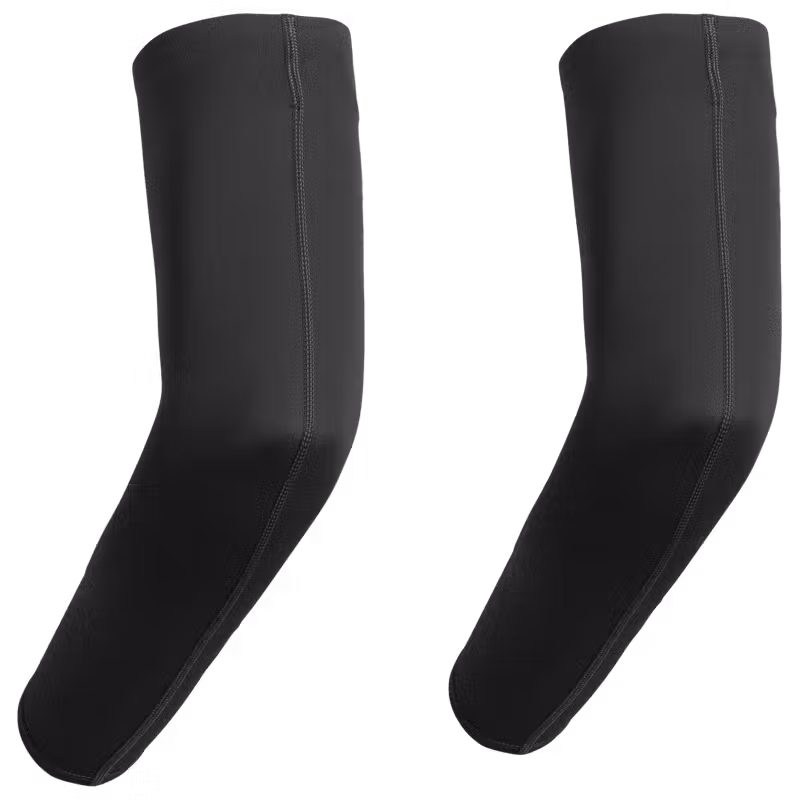 Pair of Dæhlie black Elite running sleeves with flatlock seams and silicone grip to prevent slipping during races.