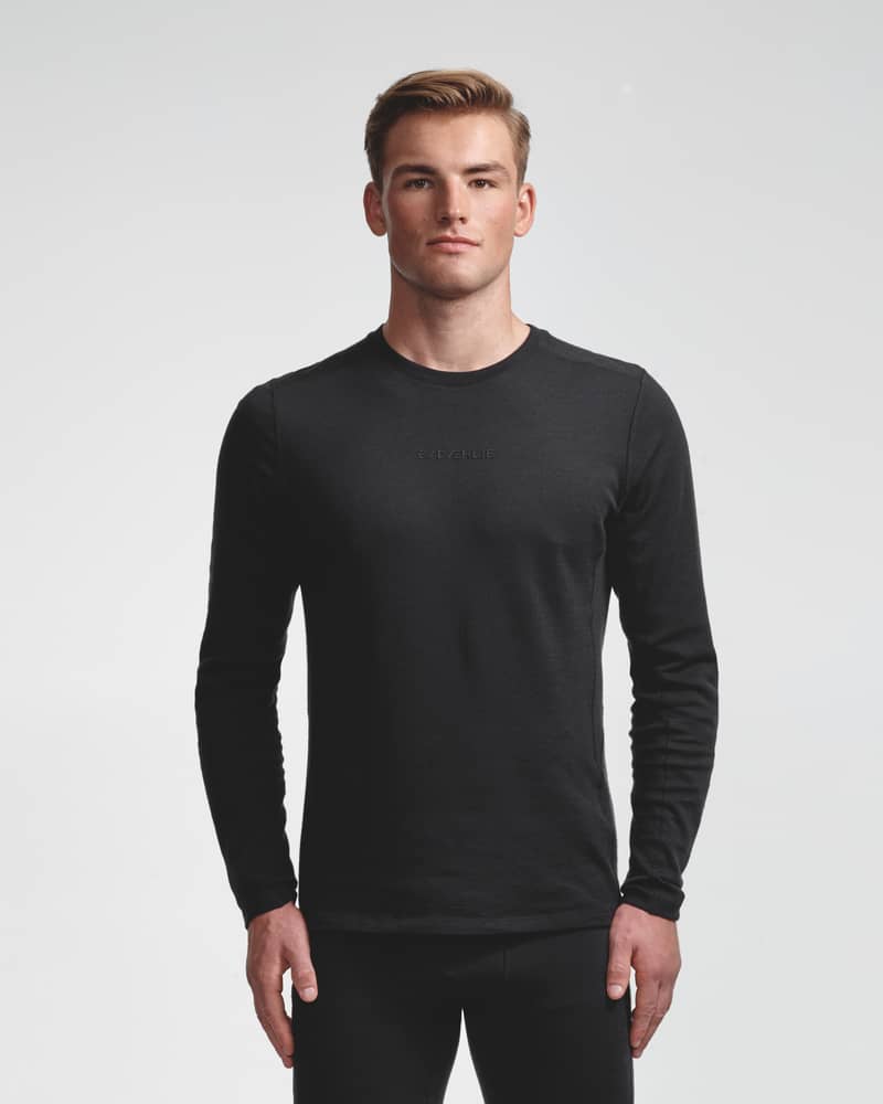 Dæhlie male model wearing black baselayer top, front view.