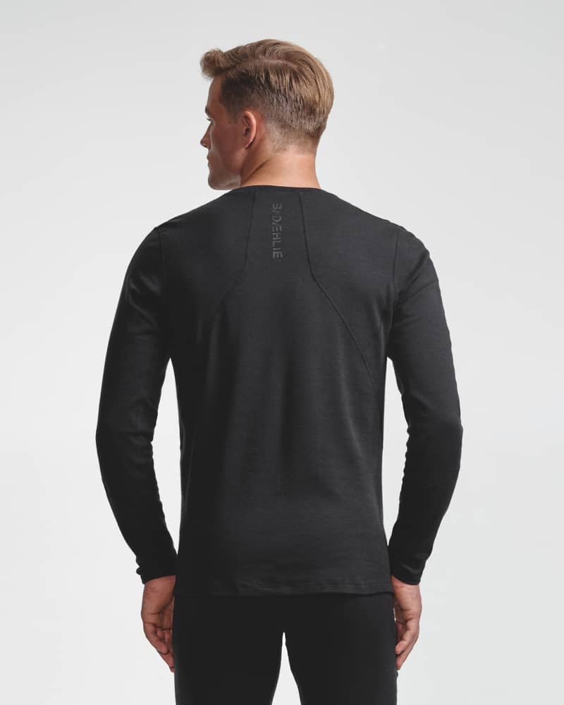 Dæhlie male model wearing black baselayer top, back view.