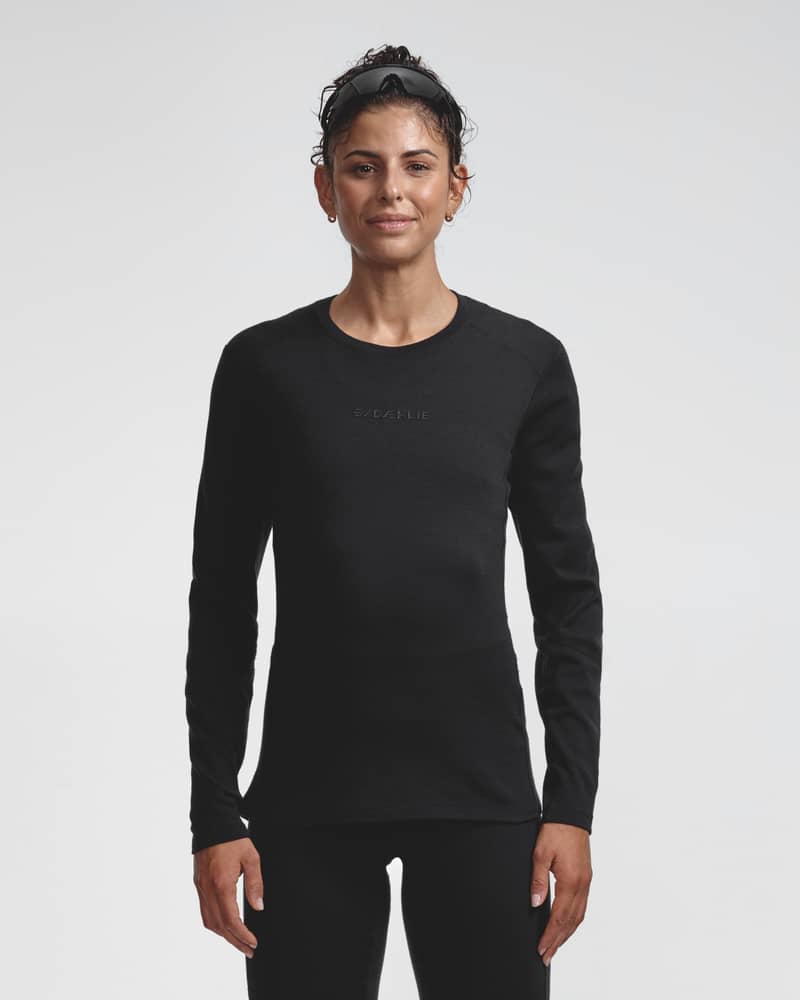 Dæhlie female model wearing black baselayer top, front view.