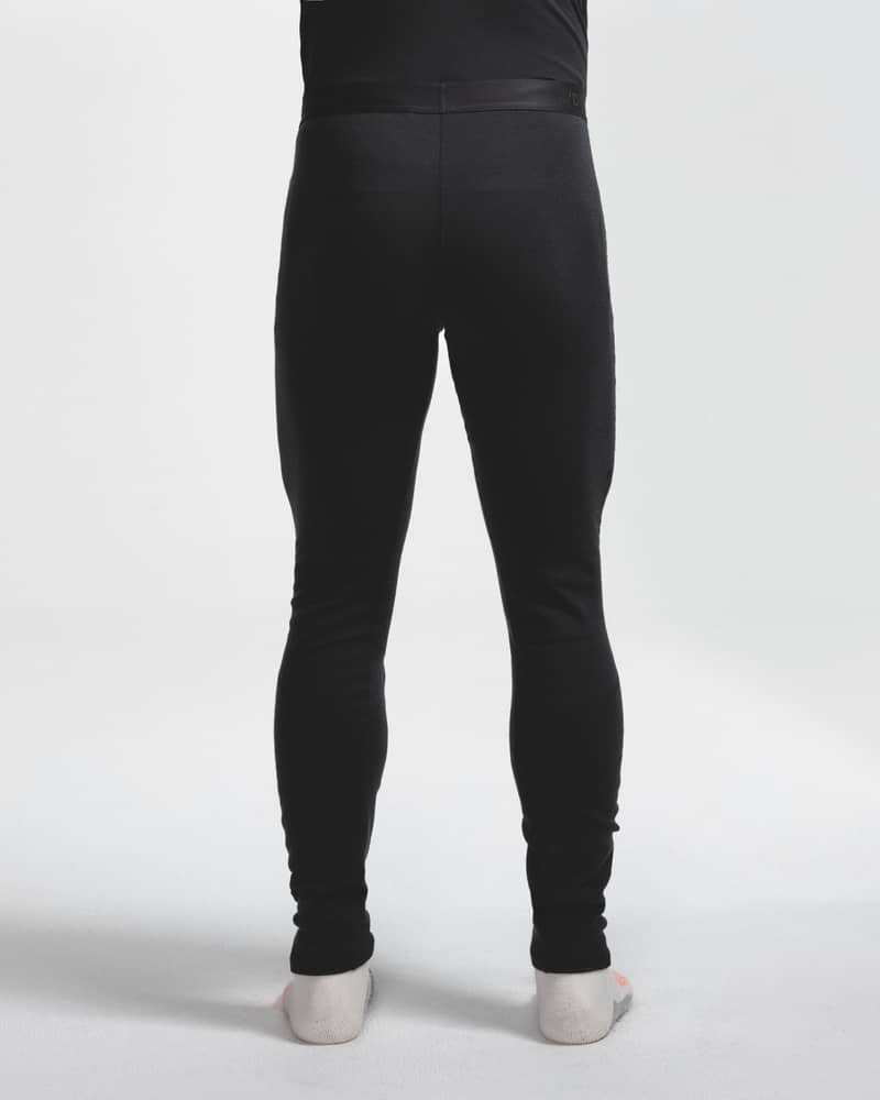 Dæhlie black baselayer leggings on male model, back view